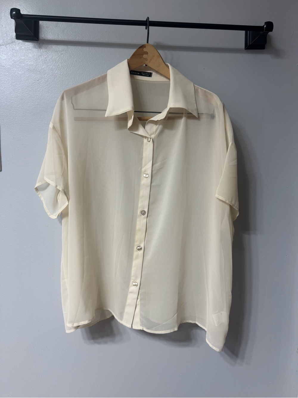 Women’s Oversized Sheer Short-Sleeve Button-Up Blouse XS